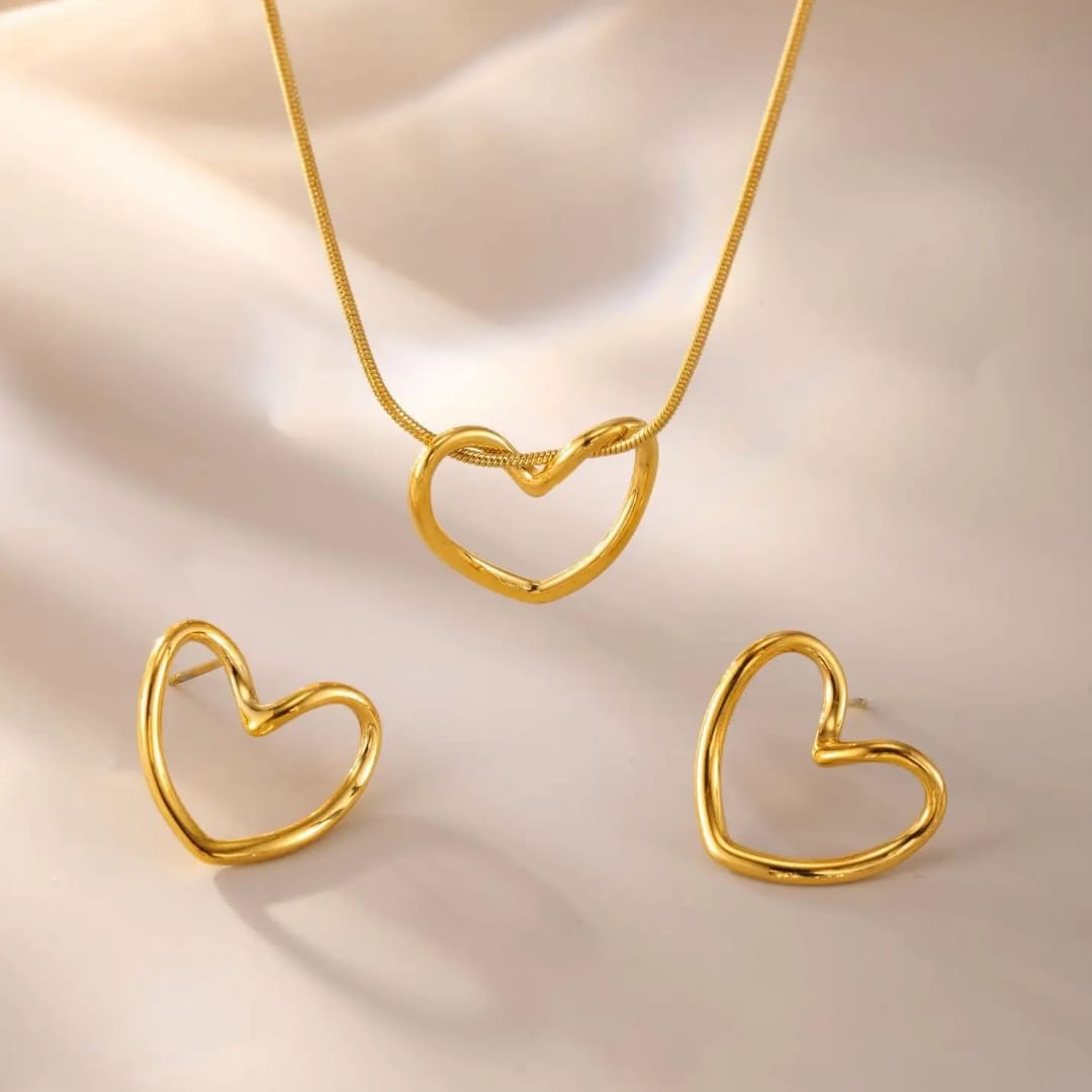 - Twist Heart Pendant Necklace Set- Zevare.pk