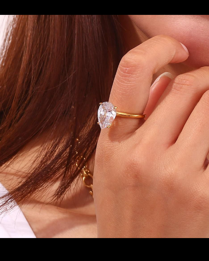 White stone Garneet Ring Zevare.pk