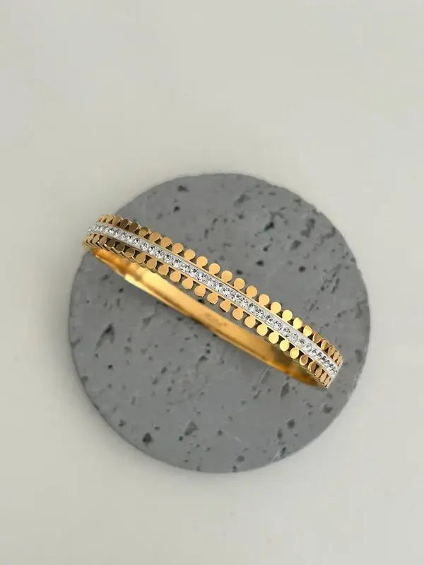 Stone Bangle – Add Sparkle to Your Everyday Style Zevare.pk- Stone Bangle | Premium Quality- Zevare.pk