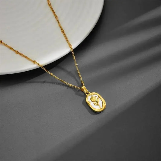 Elegant Retro Rose Pendant Necklace – Timeless Beauty with a Vintage Touch Zevare.pk- Retro Rose Pendant Necklace-Best Selling- Zevare.pk- Retro Rose Pendant Necklace-Best Selling- Zevare.pk