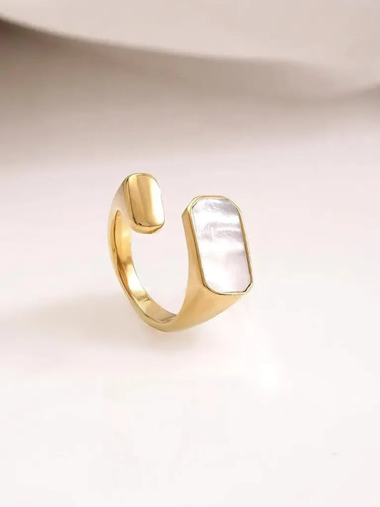 Tora Black & White Ring – Bold, Classy & Always in Style 🖤🤍 Zevare.pk- Tora Black & White Ring | New Arrival- Zevare.pk- Tora Black & White Ring | New Arrival- Zevare.pk