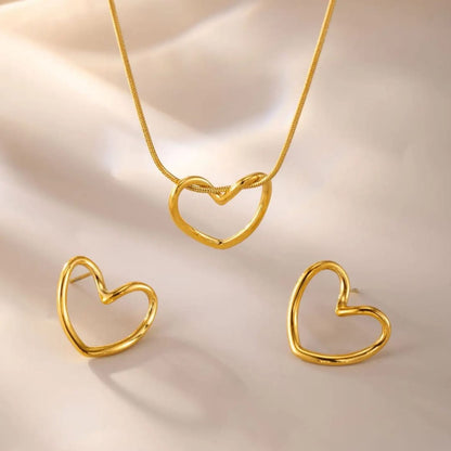 - Twist Heart Pendant Necklace Set- Zevare.pk