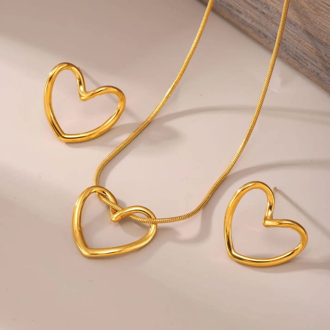 - Twist Heart Pendant Necklace Set- Zevare.pk