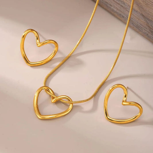 - Twist Heart Pendant Necklace Set- Zevare.pk