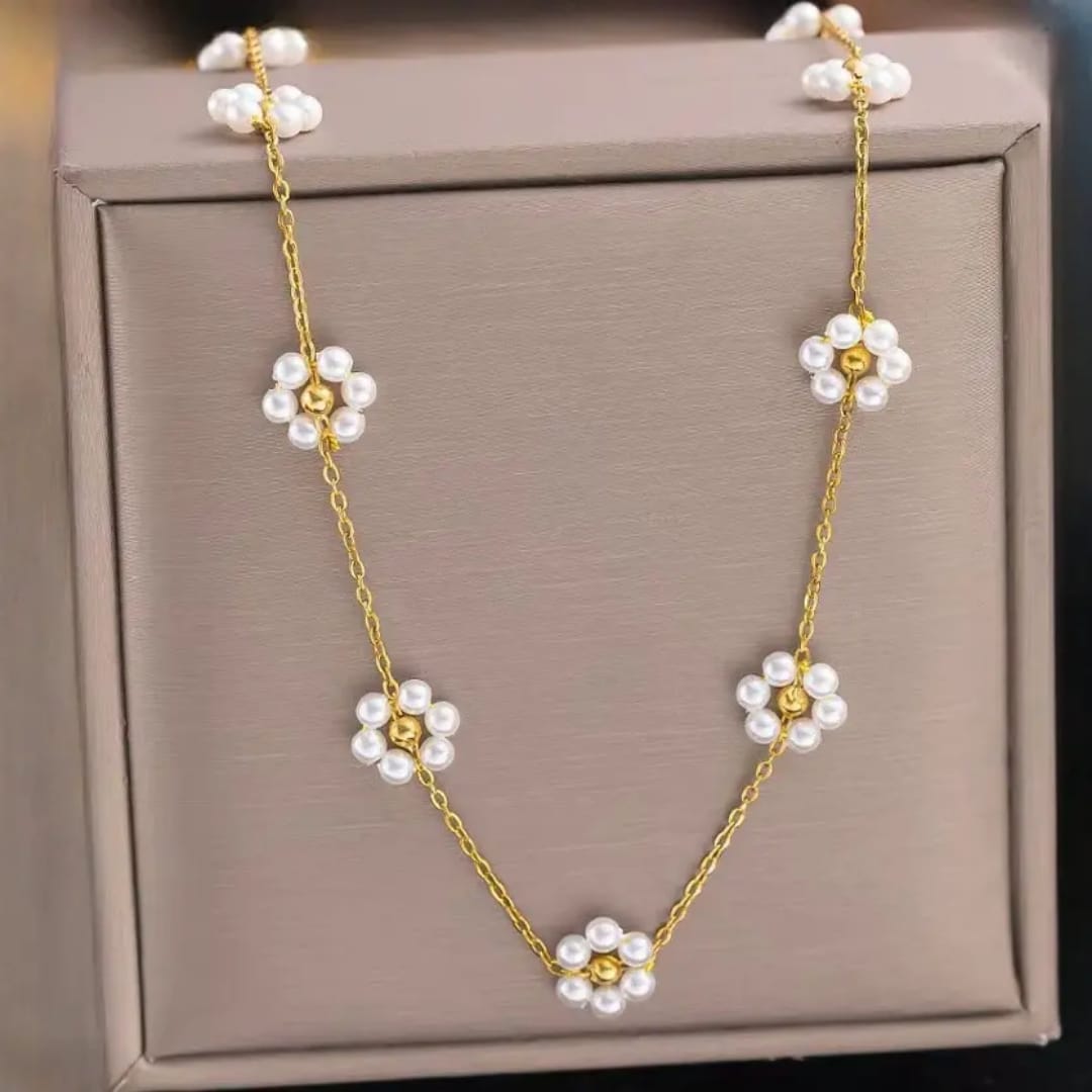 - White Flower Necklace | New Arrival- Zevare.pk