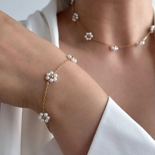 - White Flower Necklace | New Arrival- Zevare.pk