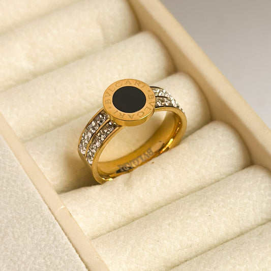 Round Black Stone Ring- Zevare.pk