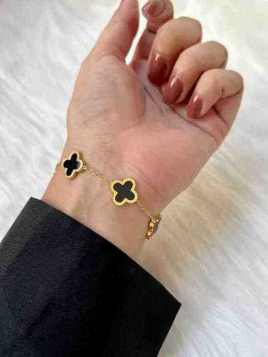Four-Leaf Clover Bracelet (Black) – Lucky, Stylish & So You 🍀🖤 - Zevare.pk