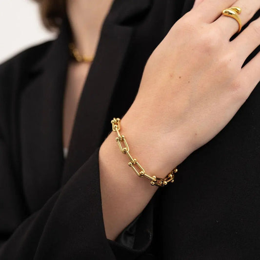Chain Bracelet – Modern Elegance with a Minimal Touch Zevare.pk