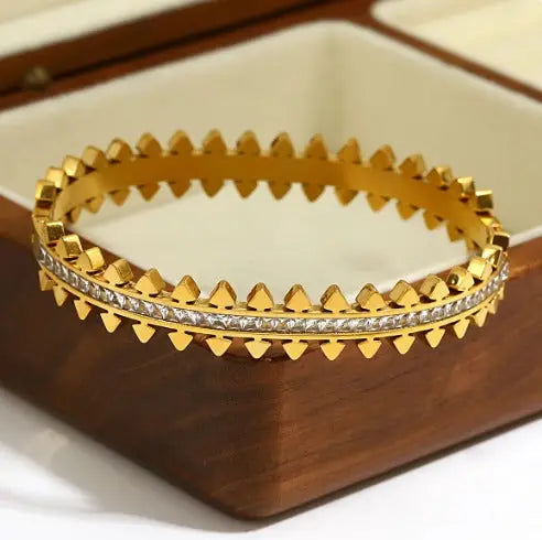 Spikey Bangle – Bold Elegance, Premium Edge Zevare.pk- Spikey Bangle – Premium Edge- Zevare.pk