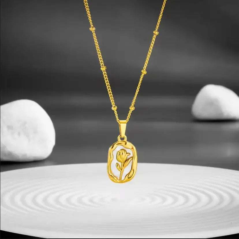 Elegant Retro Rose Pendant Necklace – Timeless Beauty with a Vintage Touch Zevare.pk- Retro Rose Pendant Necklace-Best Selling- Zevare.pk- Retro Rose Pendant Necklace-Best Selling- Zevare.pk