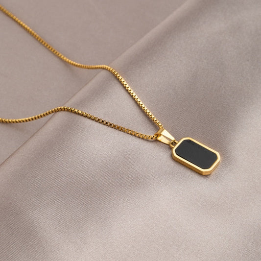Black Chip Necklace – Bold, Minimal, and Effortlessly Cool Zevare.pk