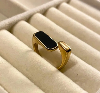 Tora Black & White Ring – Bold, Classy & Always in Style 🖤🤍 Zevare.pk- Tora Black & White Ring | New Arrival- Zevare.pk- Tora Black & White Ring | New Arrival- Zevare.pk
