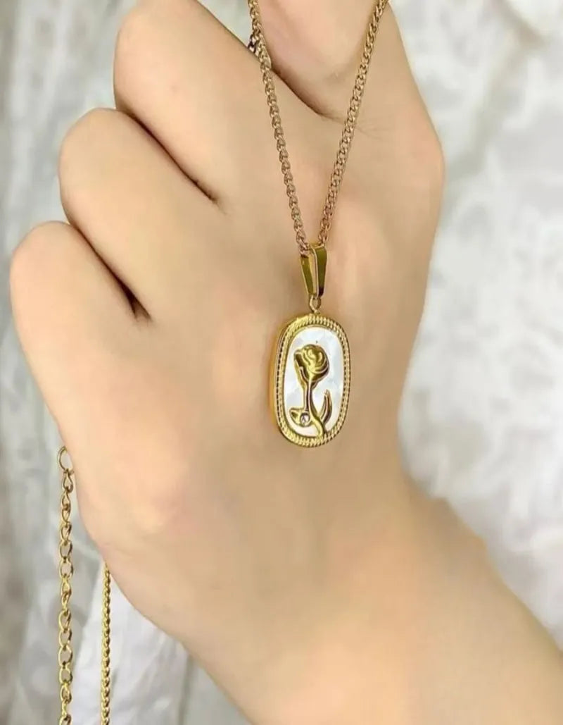 Zavare.pk necklace- Retro Rose Pendant Necklace-Best Selling- Zevare.pk- Retro Rose Pendant Necklace-Best Selling- Zevare.pk