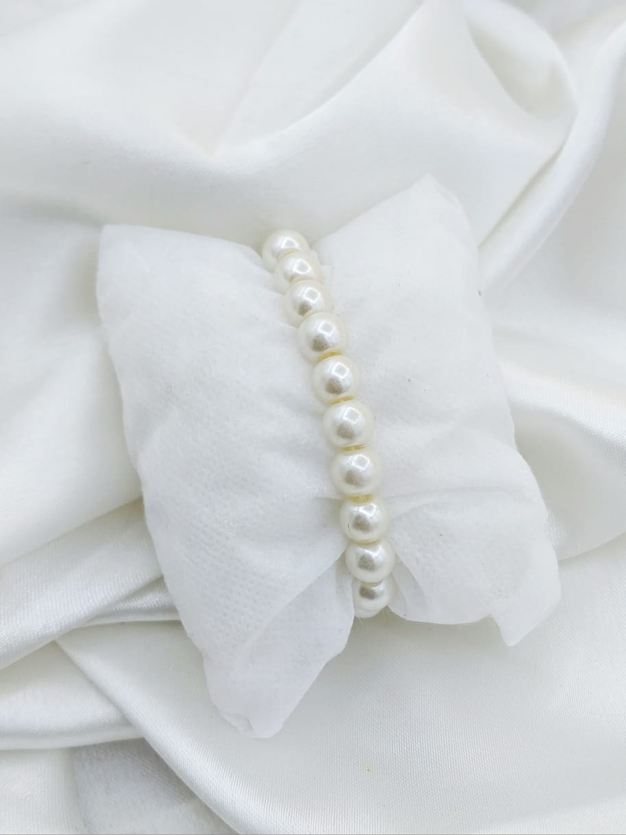 - Pearl Bracelet in Five Colors | New Arrival- Zevare.pk