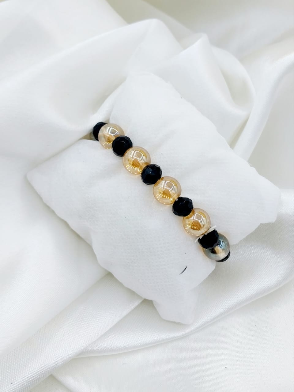 - Pearl Bracelet in Five Colors | New Arrival- Zevare.pk